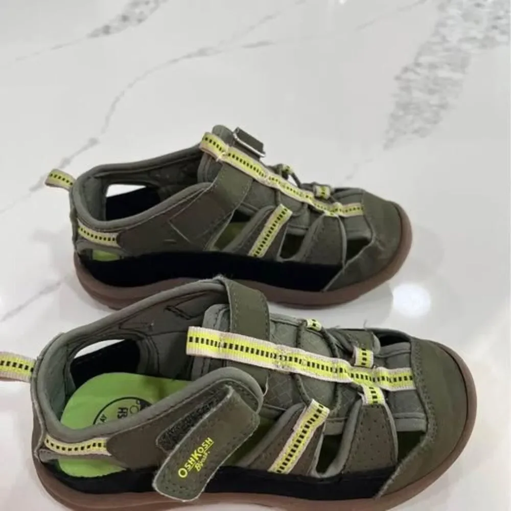 OshKosh B'gosh Boys' Shoes Size 12M sandal water shoe